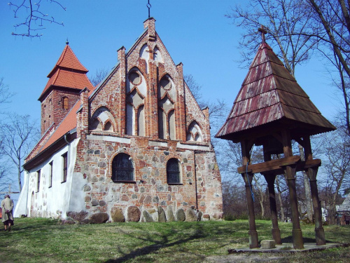 Zabytkowy kościół w Szczeglinie pow. Koszalin