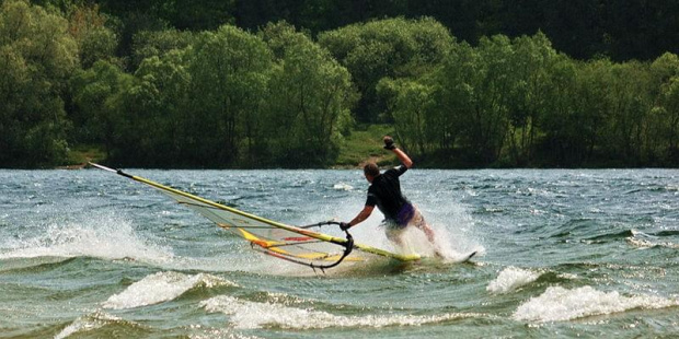 Windsurfingowe szaleństwa na jeziorze pławniowickim. #pławniowice #windsurfing