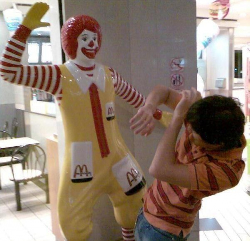 a mówią że Ronald to przyjaciel dzieci :D:D:D