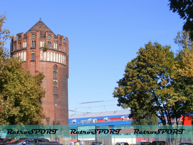 Gliwice, wieża ciśnień i fragment nowego stadionu miejskiego #ObiektSportowy #PiastGliwice #PiłkaNożna #sport #stadion