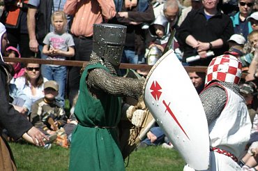 Turniej Rycerski na Dworze Konrada Mazowieckiego Czersk #rycerz #zbroja #szabla #miecz #tarcza #chełm #pzk #wojna