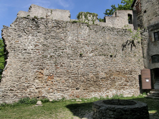 zamek Grodno,studnia #Grodno #ruiny #zabytek #ZagórzeŚląskie #zamek