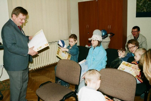 Wyalienowani rodzice czytają dzieciom - konkurs dla dzieci (Alienated Parents Read for Children - contest for children) - Kraków (Cracow), 25.04.2009