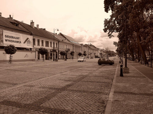 Wschodnia pierzeja ulicy Kościuszki na wysokości parku #architektura #miasto #Suwałki #UlicaKościuszki