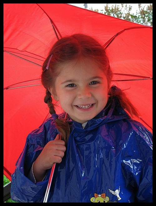 radość dzieci jest bez względu na pogodę, ba im bardziej mokro tym więcej radości:))))
