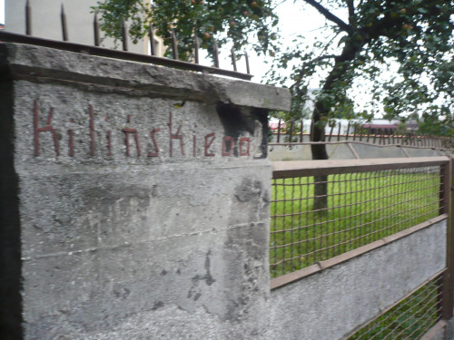 Stara tablica z nazwą ulicy w Gnieźnie - ul. Kilińskiego 2