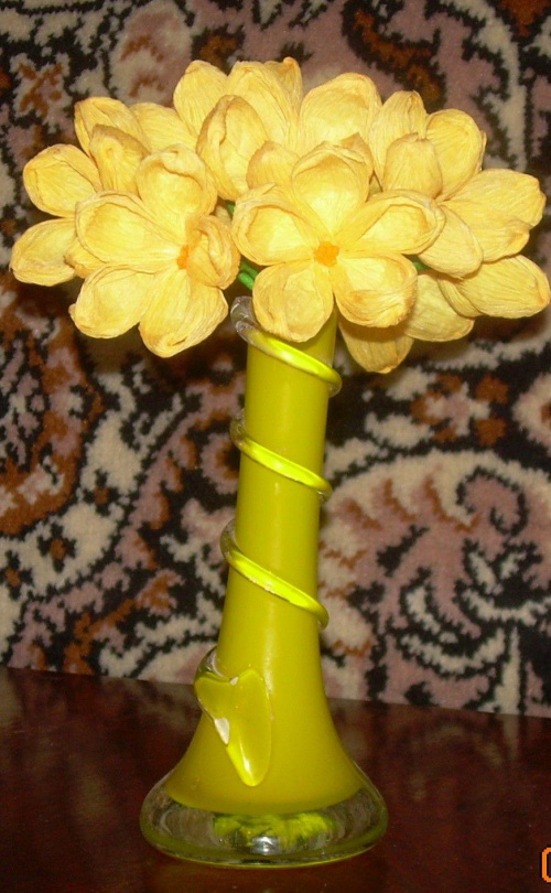 żółte kwiatki - krepina #KwiatyZBibuły #bibuła #krepina #dekoracje #hobby #KompozycjeKwiatowe #MojePrace #pomysły #Agnieszka #pasja #RobótkiRęczne #rękodzieło #moje