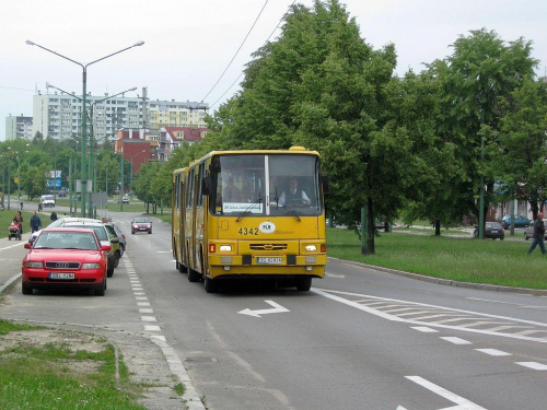 Ikarus 280.26 #4342 (PKM Gliwice) na linii jubileuszowej 50, Tychy.