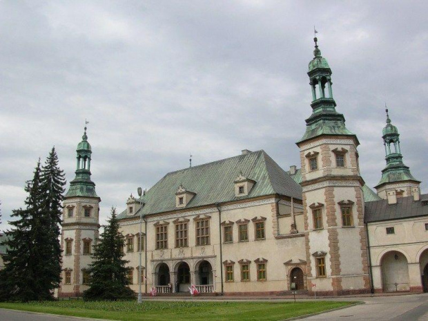 Kielce (świętokrzyskie) pałac biskupów