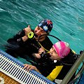 Pierwsza lekcja nurkowania Marysi ( marysia1612.fotosik.pl) z Panem Maćkiem :)) #Marysia #Maciek #basen #delfin #czerwiec