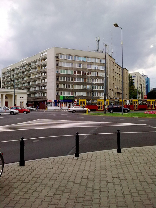 Warszawa- Plac Uni Lubelskiej #warszawa #widok #budynek