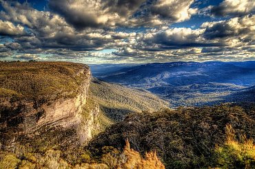 chmury i gory #chmury #gory #ocean #poranek #przyroda #woda #WschodSlonca #Sydney
