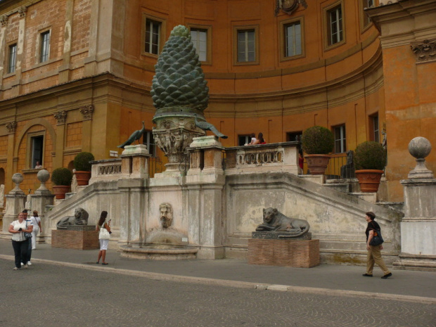 Cortile della Pigna - element starożytnej rzymskiej fontanny #Watykan #Rzym #Muzeum