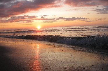 Zachód słonca nad polskim morzem #morze #zachód #miłosc #piekno #fale #wiatr #piasek #słońce #szum