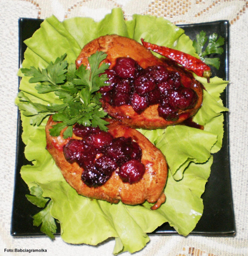 Piersi z kurczaka z karmelizowanymi na pikantnie wiśniami.
Przepisy do zdjęć zawartych w albumie można odszukać na forum GarKulinar .
Tu jest link
http://garkulinar.jun.pl/index.php
Zapraszam. #PiersiZKurczaka #drób #wisnie #OwoceJedzenie