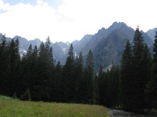 Od lewej: Batyżówiecki, Kaczy, Zamrzły, Żelazne Wrota, Żlłobisty, Rumanowy, Ganek #Góry #Tatry