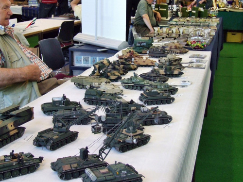 kolekcja broni pancernej produkcji byłych "demoludów"