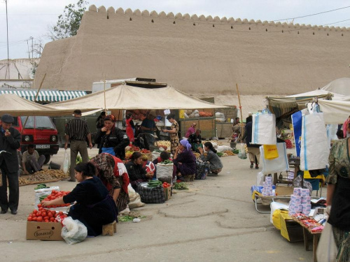 Bazar pod starym miastem #uzbekistan #ludzie