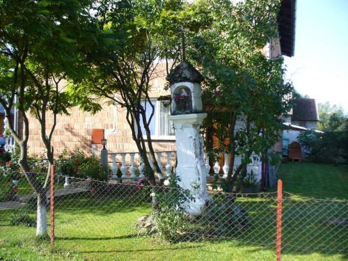Besko - kapliczka z 1866 roku (widok przed remontem) #Besko