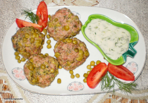 Pulpety ,, zielone perełki" z parowara .
Przepisy do zdjęć zawartych w albumie można odszukać na forum GarKulinar .
Tu jest link
http://garkulinar.jun.pl/index.php
Zapraszam. #obiad #pulpety #groszek #mielone #jedzenie #gotowanie #kulinaria