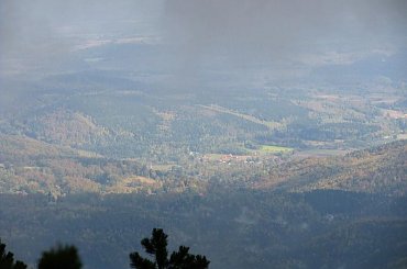 promienie słońca przebijające się przez mgłę #góry #Karkonosze #SzklarskaPoręba #Szrenica #widok #mgła