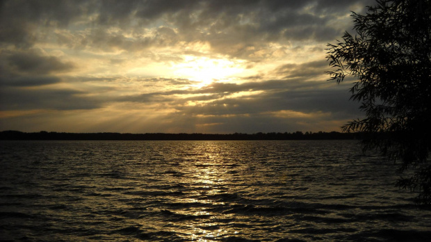 zachód słońca nad jeziorem Mamry #niebo #ZaodySłońca
