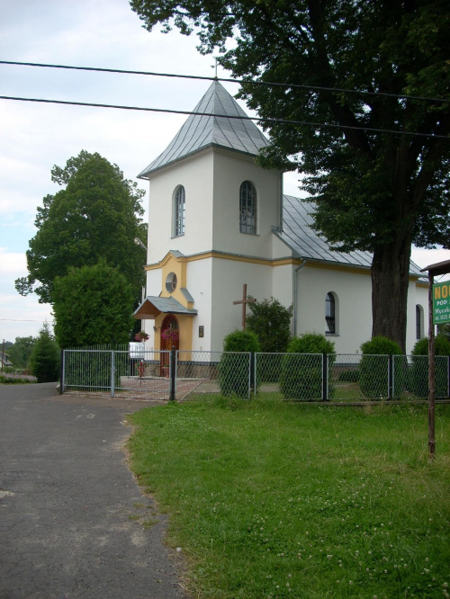 Kaplica, gdzieś na terenie polskich Bieszczad.