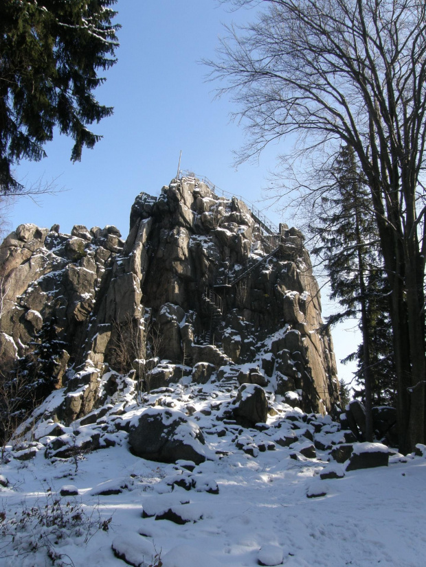 Sokolik - rewelacyjny punkt widokowy w Rudawach Janowickich koło Jeleniej Góry #Sokolik #RudawyJanowickie #Góry #zima #JeleniaGóra