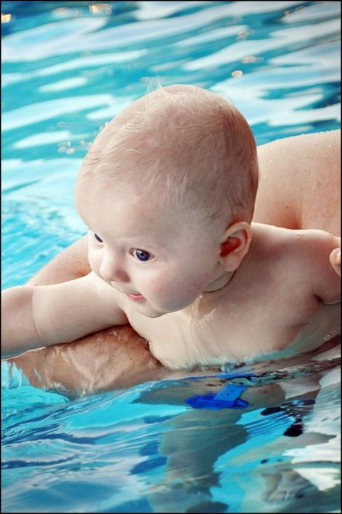 umiem już pływać...
jak mnie tata potrzyma...