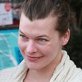 Aktorka Milla Jovovich " ... i bez retuszu. / fot. East News