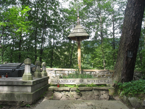 motywy podhalańskie na cmentarzu w Zakopanym