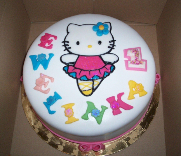 Tort Hello Kitty #HelloKittyCake #tort #DlaNiej #TortUrodzinowy #roczek