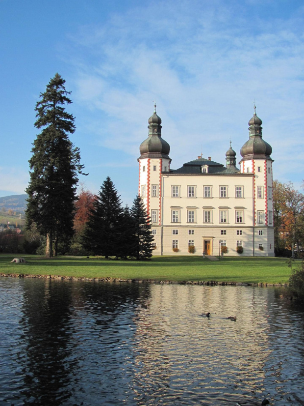 Pałac w Vrchlabi w czeskich Karkonoszach #czechy #Vrchlabi #karkonosze #jesień