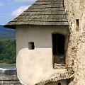 Zamek w Niedzicy. Zamek górny to najstarsza część zamku, pochodzi z XIV i XV wieku, zbudowany jest z kamienia wapiennego. #zamek #Niedzica