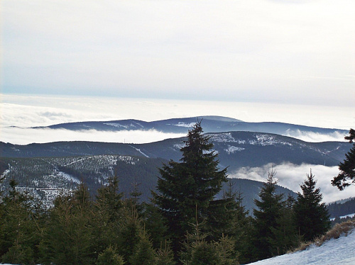 Góry i chmury-widok na czeską stronę spod Jelenki :) #czechy #góry #chmury #karkonosze #zima