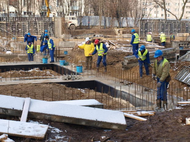 Trwa wylewanie fundamentów - takl wyglądał plac budowy 9 lutego 2009 roku.