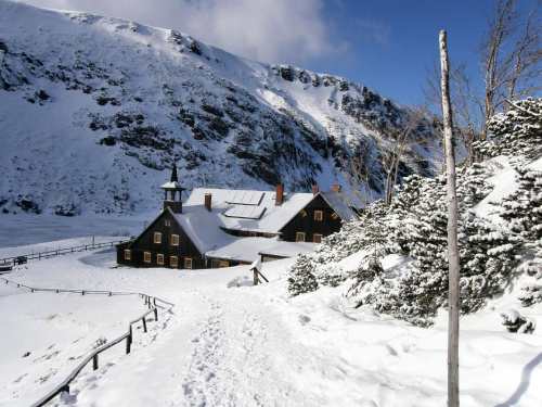najbardziej klimatyczne schronisko w Karkonoszach samotnia w zimowej krasie #schroniska #samotnia #zima #krajobraz #karkonosze #góry