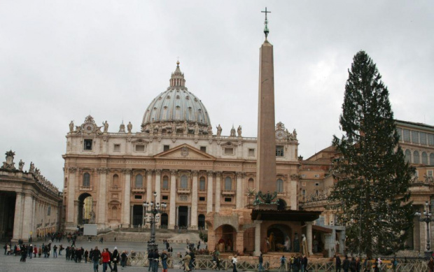 Bazylika św. Piotra w Watykanie, która jest drugim co do wielkości kościołem na świecie #bazylika #choinka #Rzym #Watykan #szopka #święta